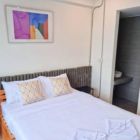 Haus Sathorn 11 Residence Banguecoque Exterior foto
