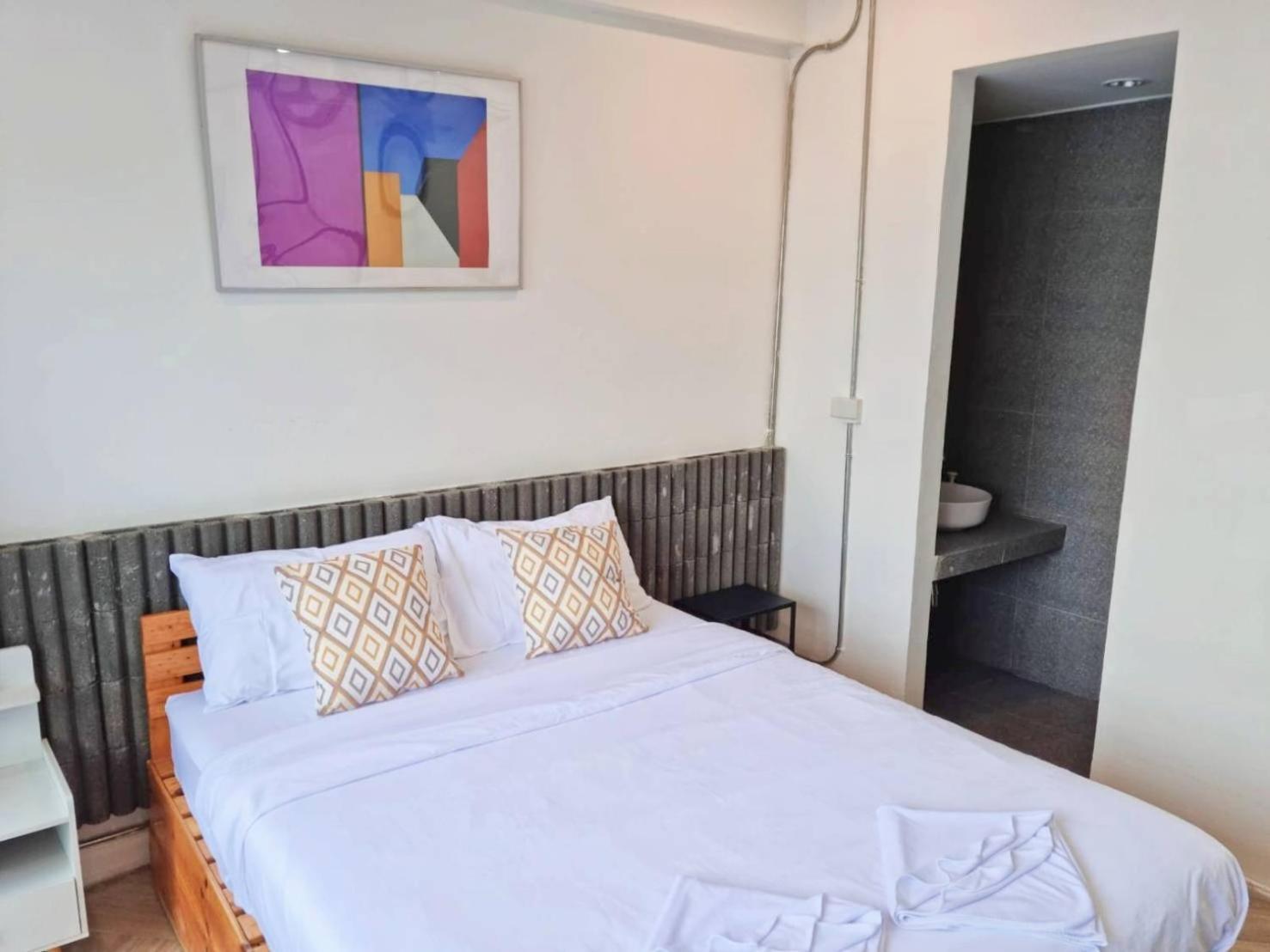 Haus Sathorn 11 Residence Banguecoque Exterior foto