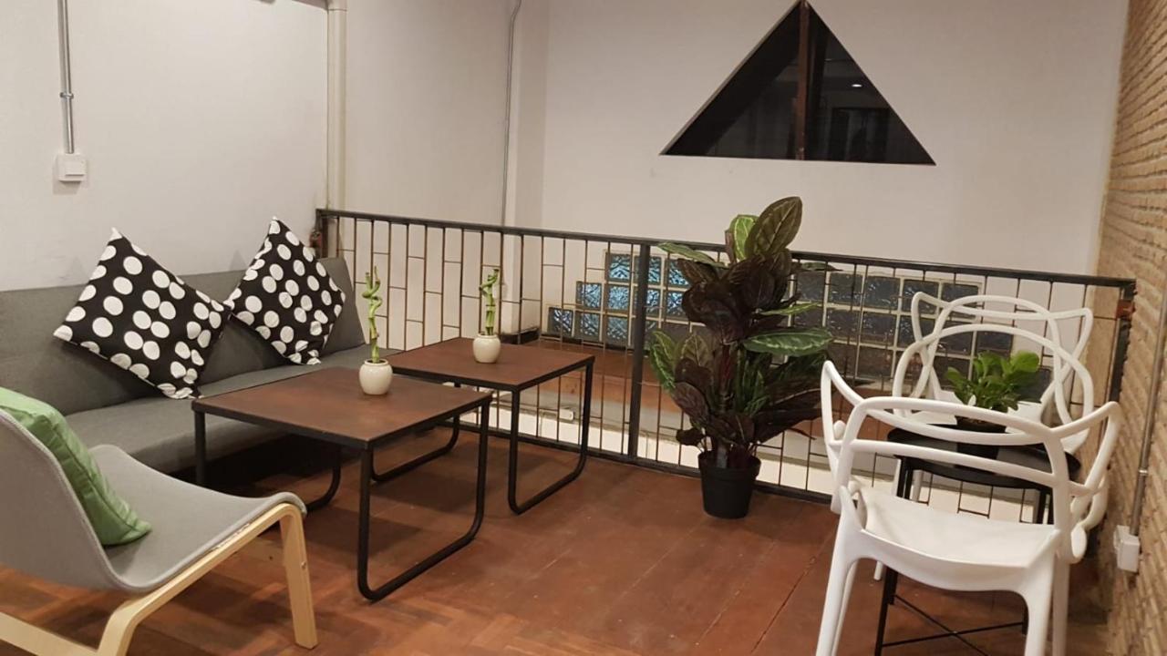 Haus Sathorn 11 Residence Banguecoque Exterior foto